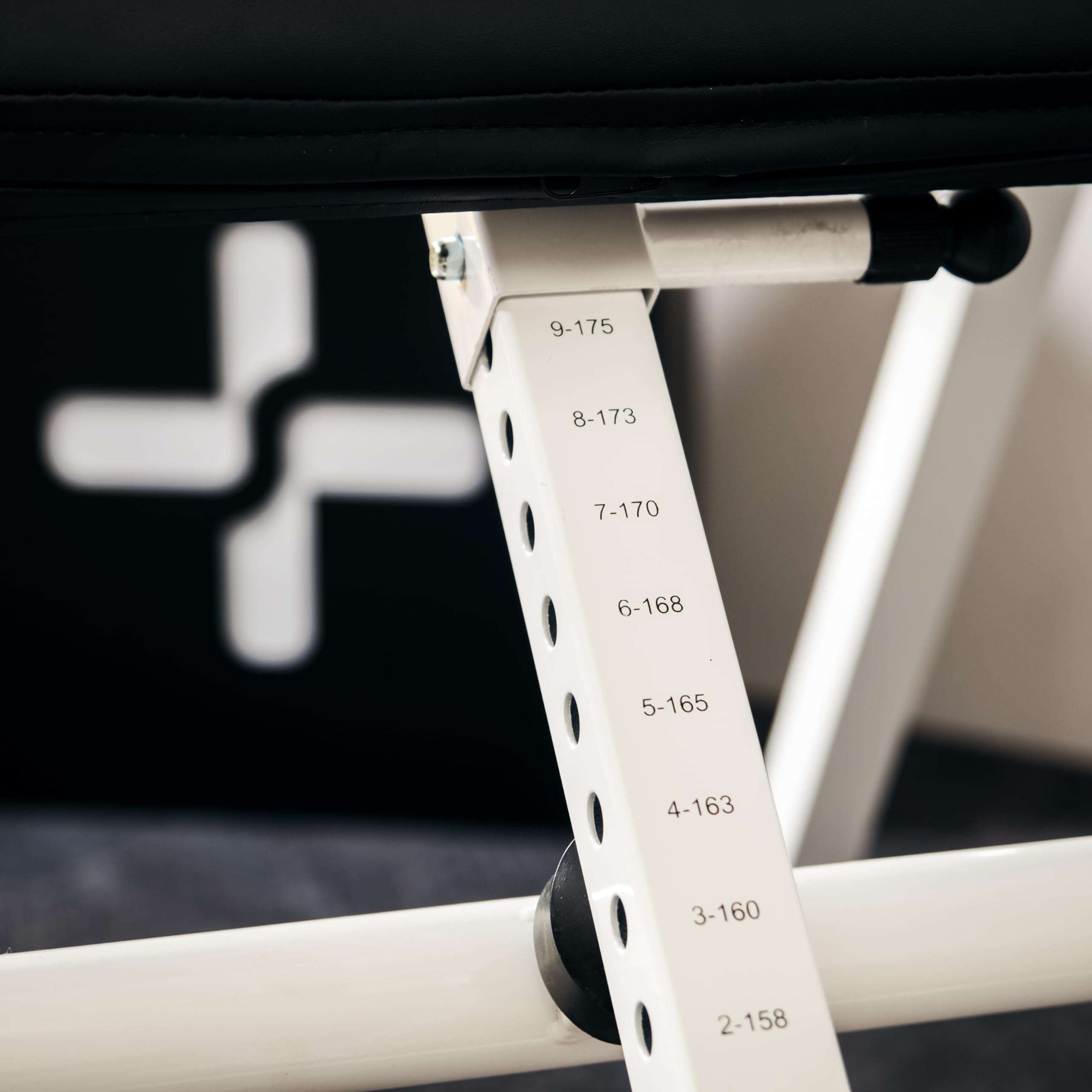 SportPlus Inversionsbank, klappbarer Schwerkrafttrainer, Inversion Table mit 4 oder 6 Inversionswinkel, Streckbank zur Entlastung der Wirbelsäule, Nutzergewicht bis 135 kg, Rückenstrecker
