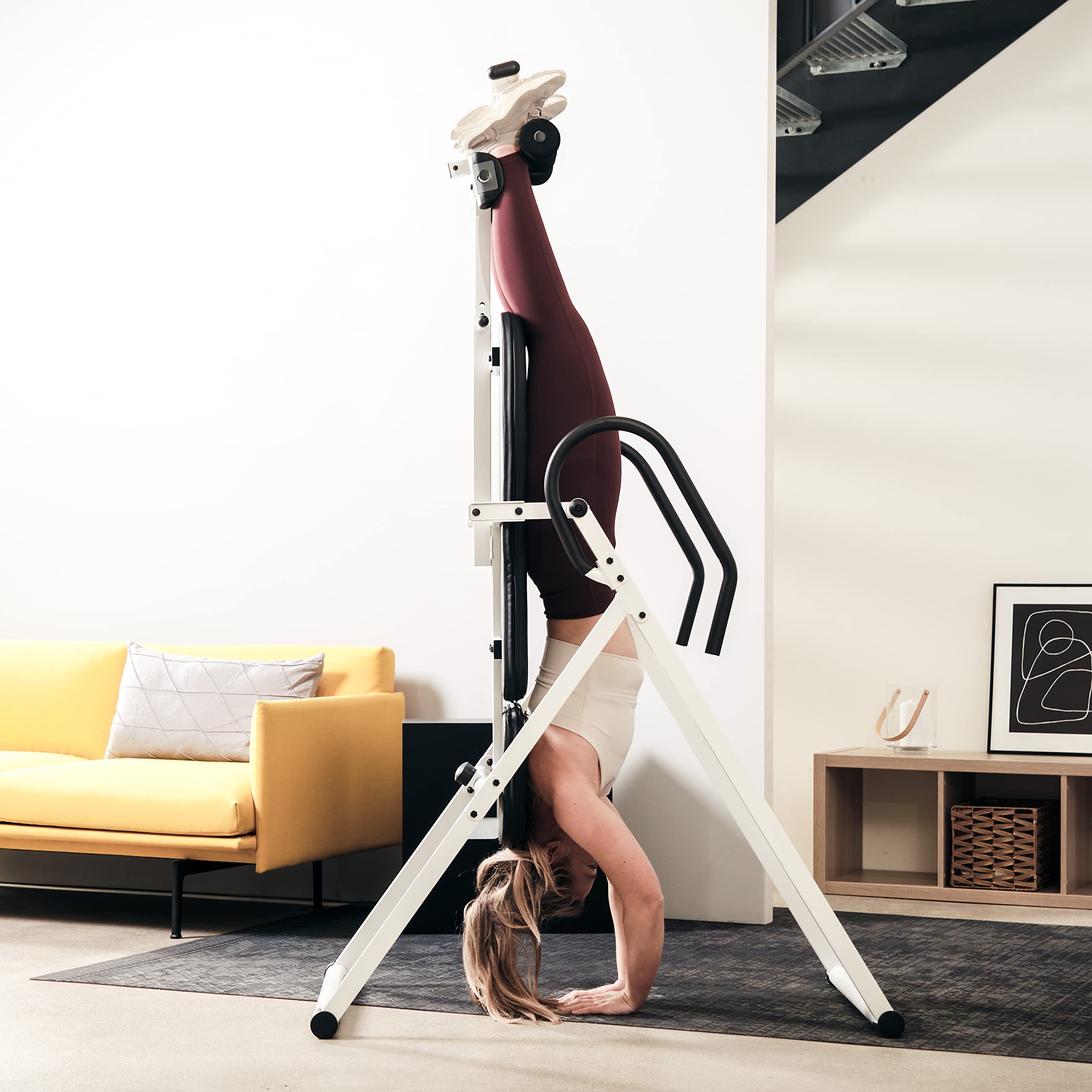 SportPlus Inversionsbank, klappbarer Schwerkrafttrainer, Inversion Table mit 4 oder 6 Inversionswinkel, Streckbank zur Entlastung der Wirbelsäule, Nutzergewicht bis 135 kg, Rückenstrecker