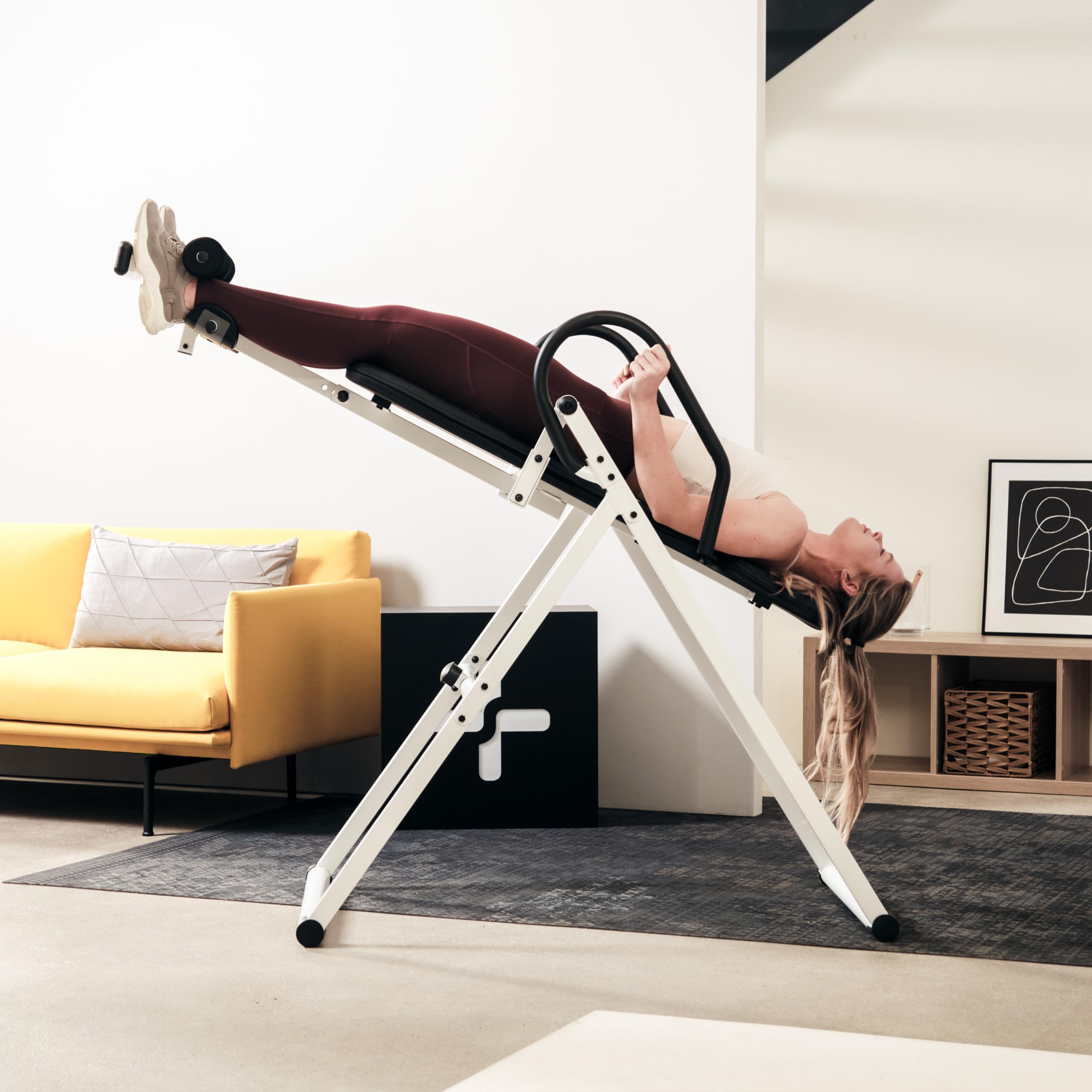 SportPlus Inversionsbank, klappbarer Schwerkrafttrainer, Inversion Table mit 4 oder 6 Inversionswinkel, Streckbank zur Entlastung der Wirbelsäule, Nutzergewicht bis 135 kg, Rückenstrecker